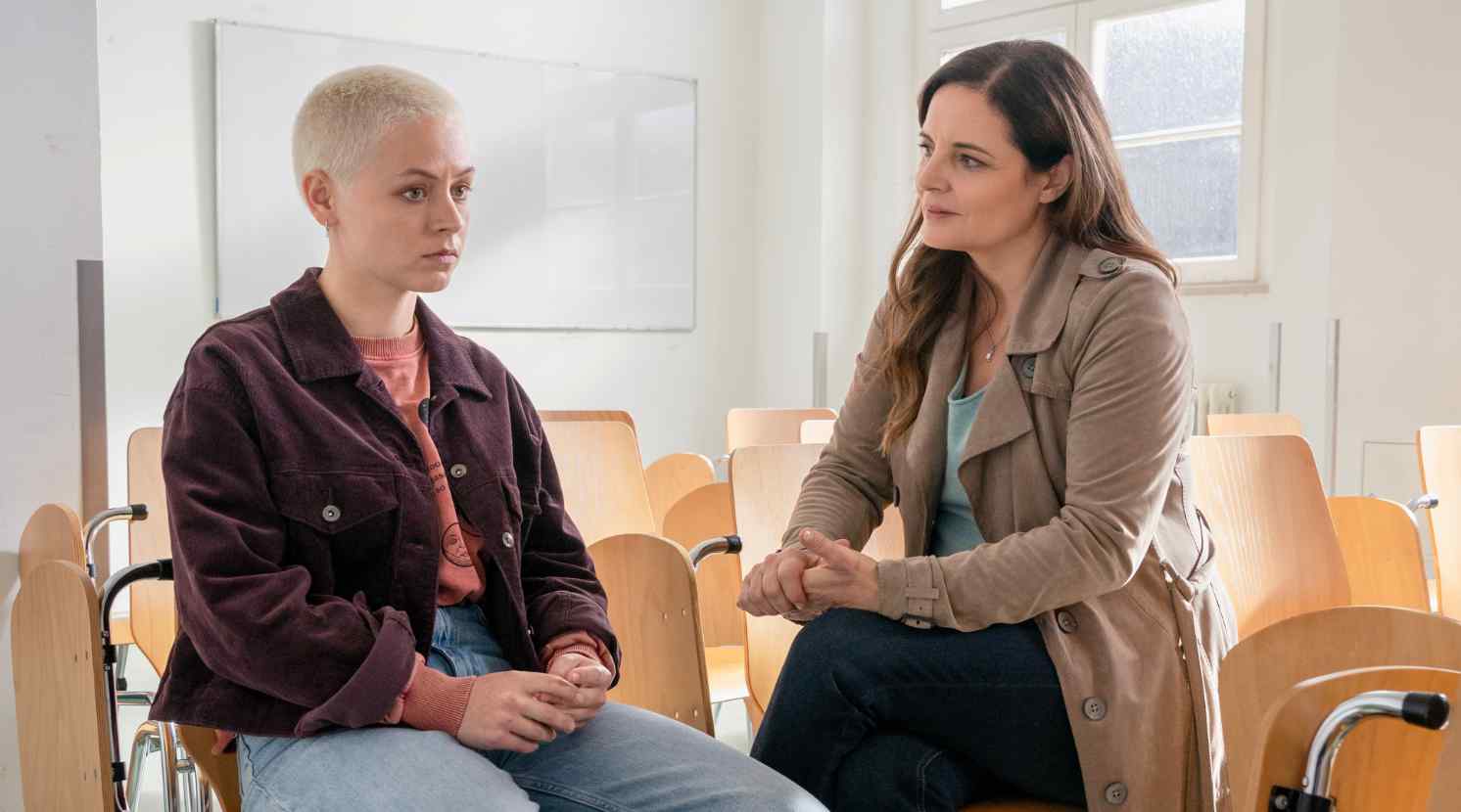 Zwischen allen Stühlen